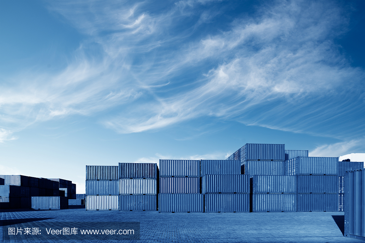 港口货运,蓝色色调的图像。